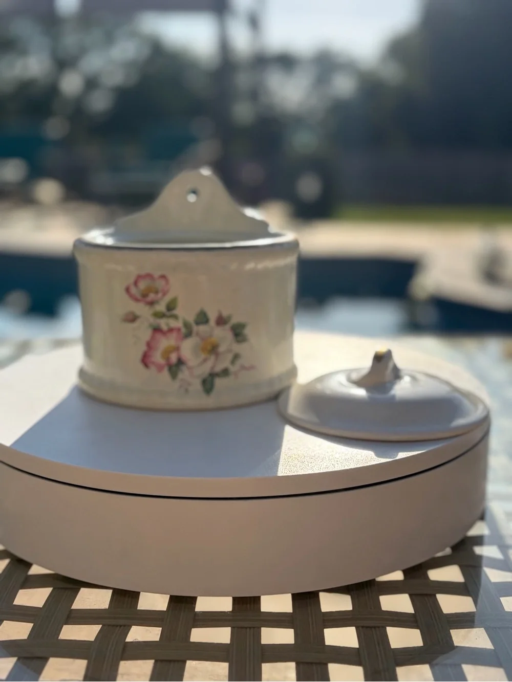 N/A white ceramic